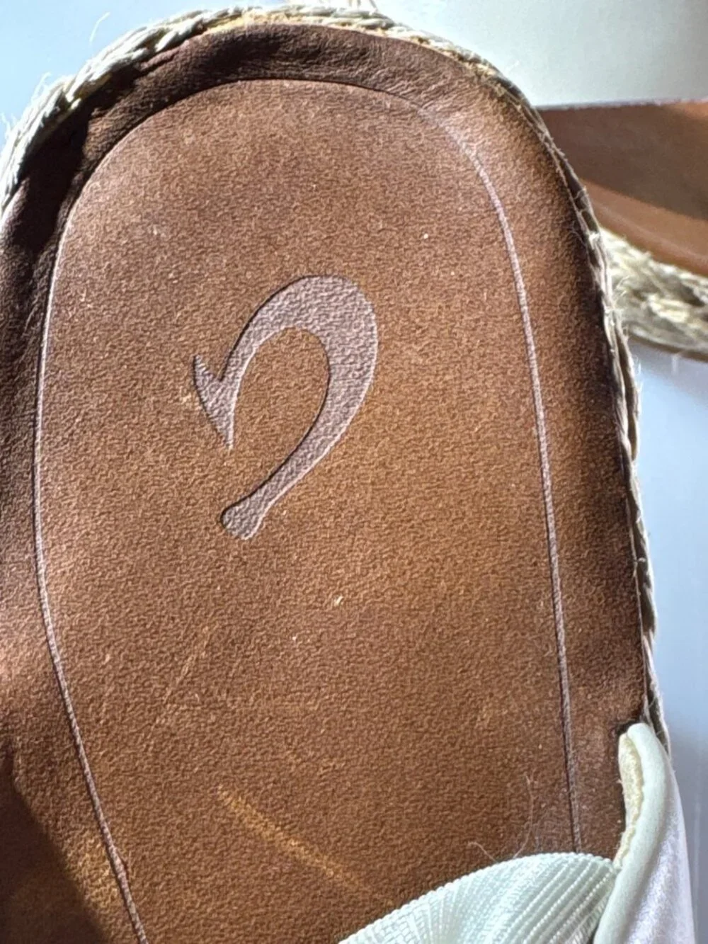 Olukai Lile Wedge Sandals Womens Sz 9 Beige Leather Upper Jute Platform Rubber S